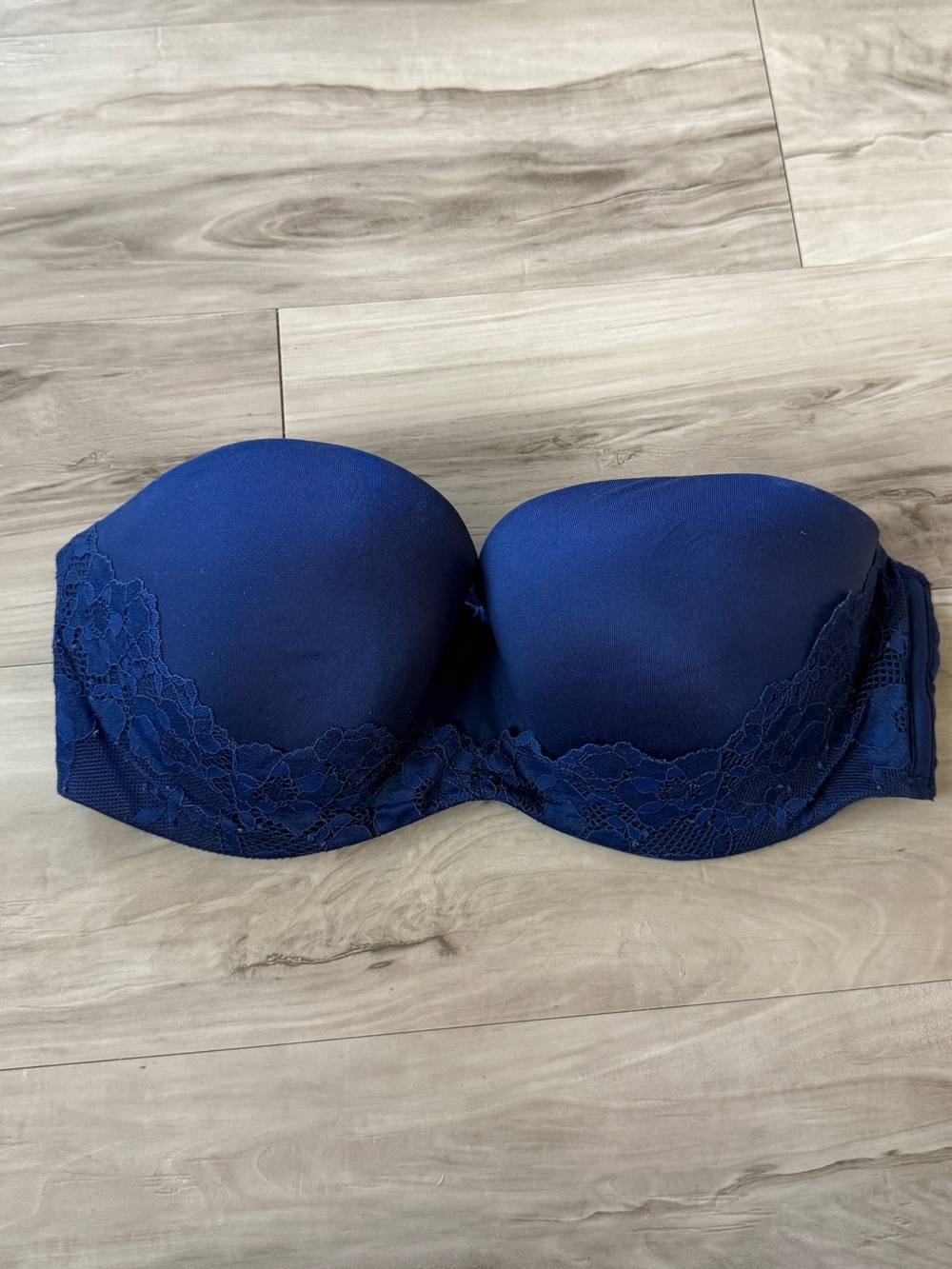 Victoria’s Secret Body by Victoria Navy Blue Lace Lined Strapless Bra Size 34DD